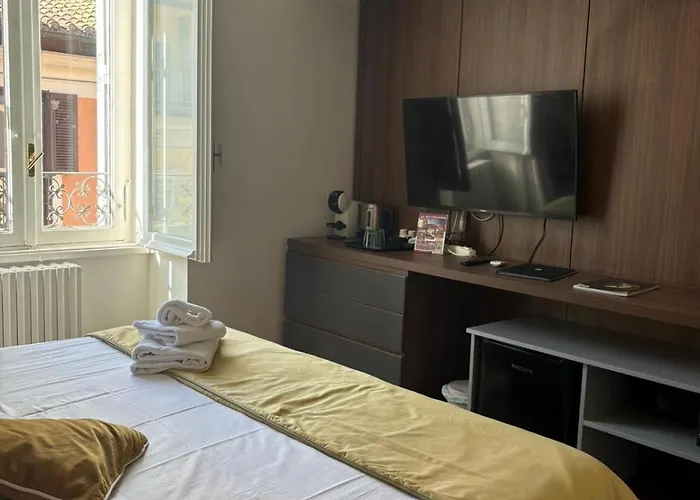 בית הארחה Ah Trevi רומא